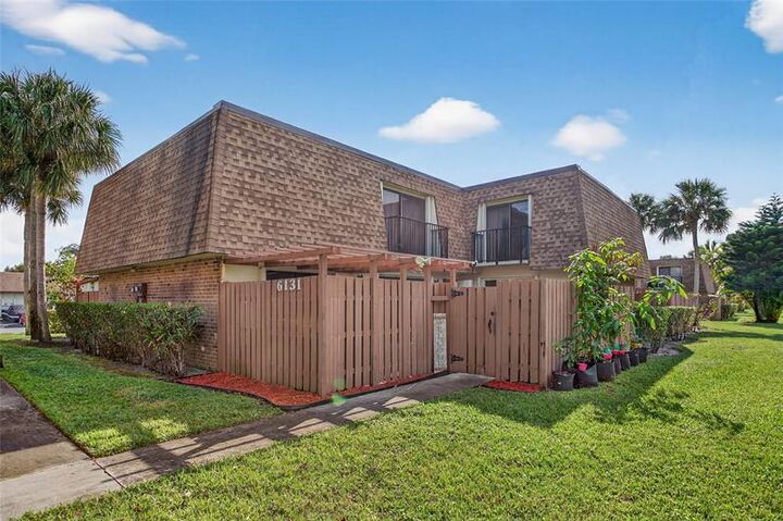 Property Photo: 6131 NW 55th Ln 6131 FL 33319