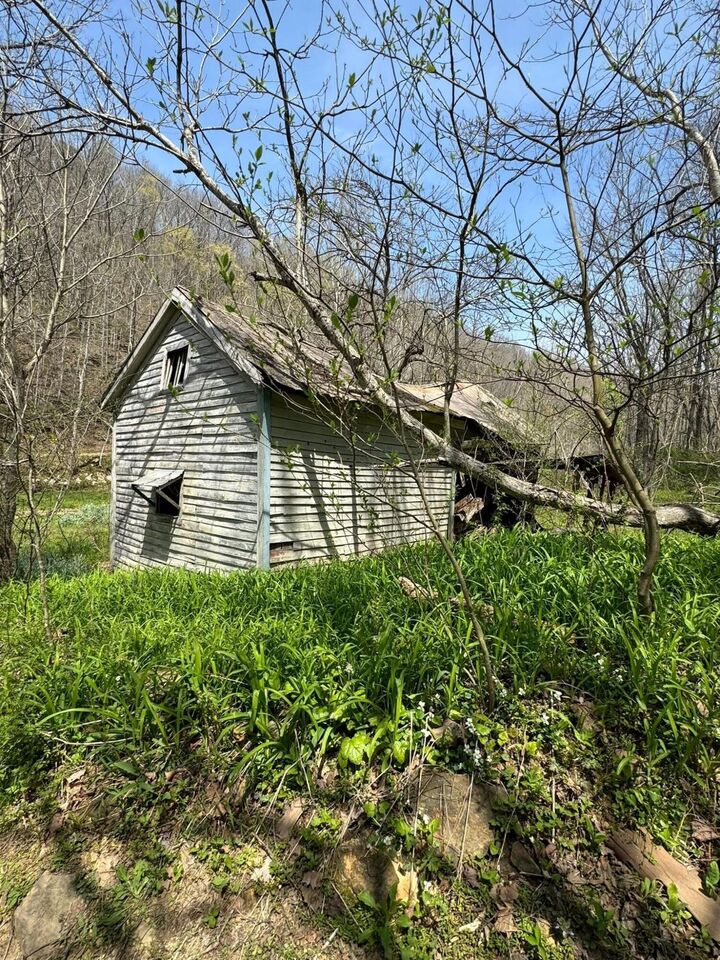 Property Photo: 2518 Tark Hill Rd KY 40447