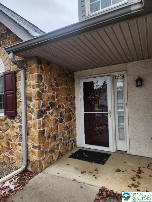 Property Photo:  2724 Harvest Drive W  PA 18040 