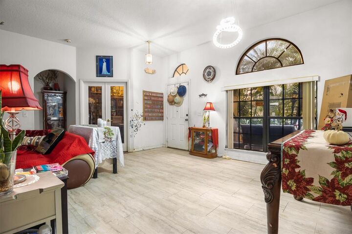 Property Photo: 428 Coventry Road FL 33897