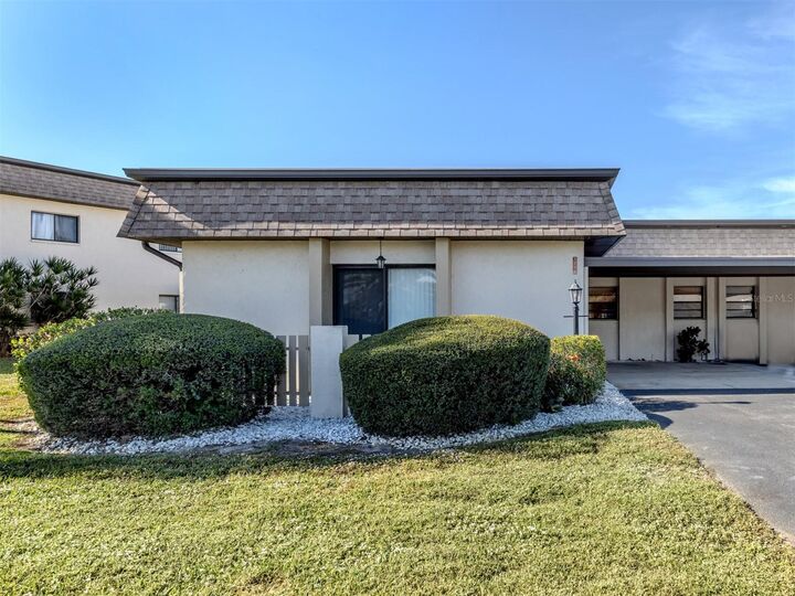 Property Photo: 1718 Lakeside Drive 1714-D FL 34293