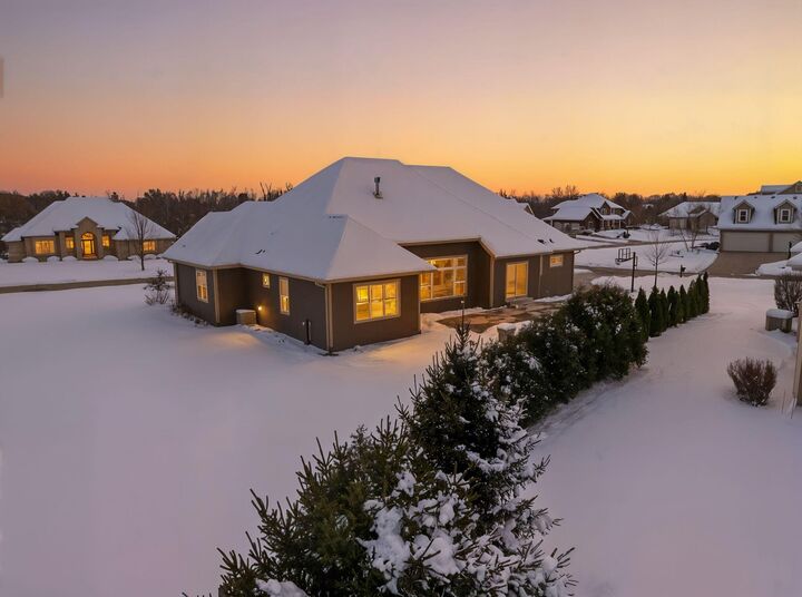 Property Photo:  W229n3655 Sterling Ct  WI 53072 