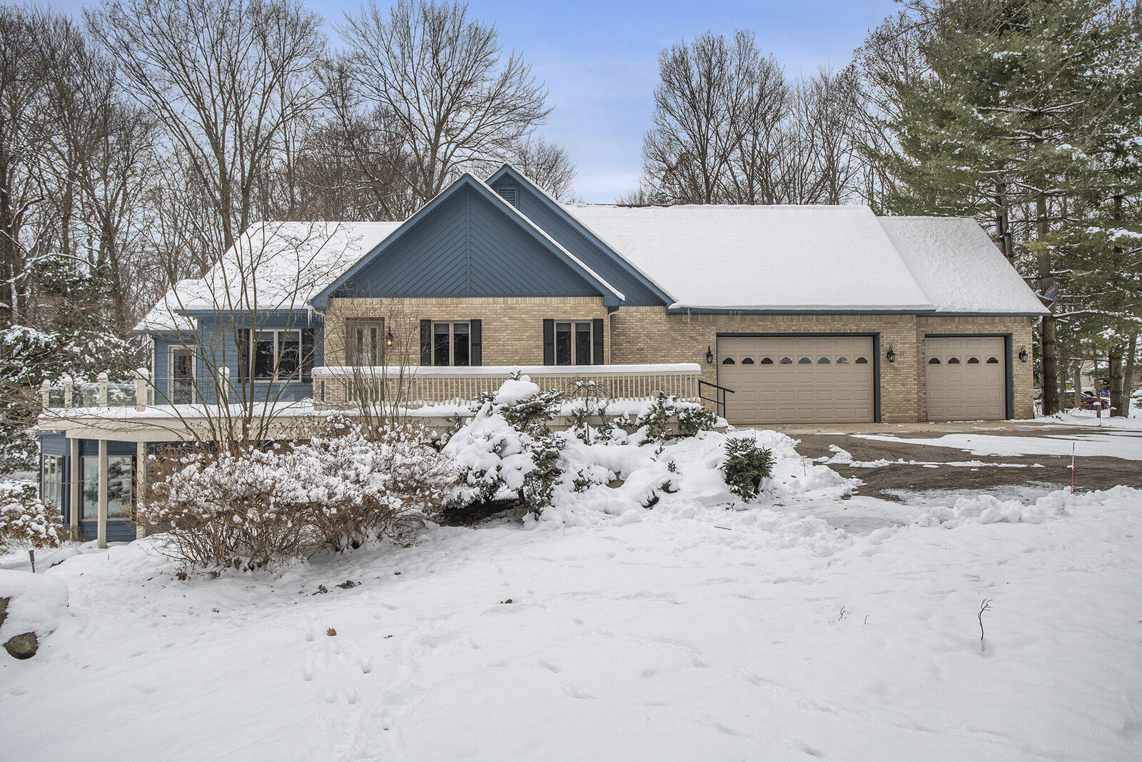 Property Photo: 15685 Kesselwood Trail MI 49068