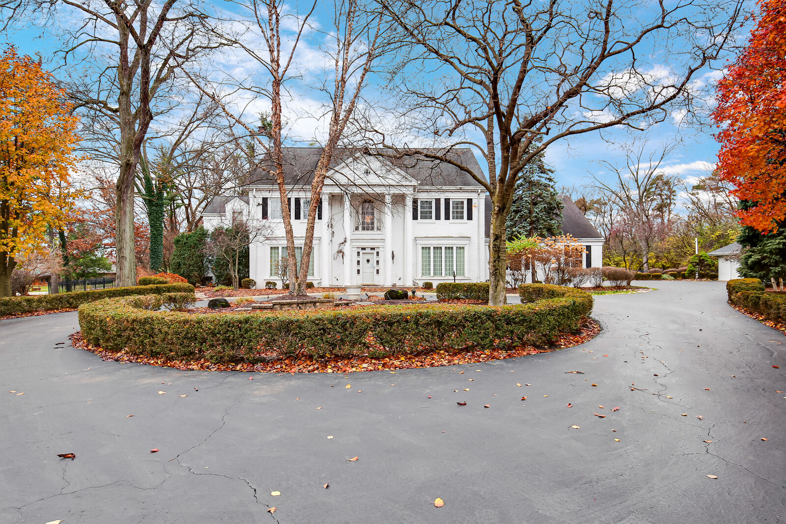 Property Photo: 9S174 Drew Avenue IL 60527