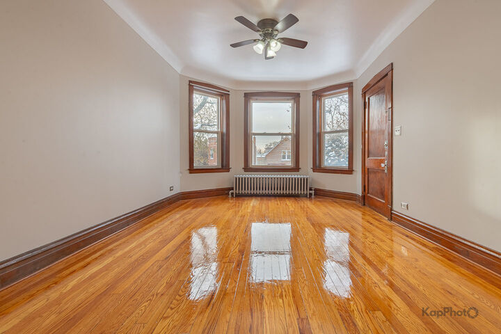 Property Photo:  3530 W Evergreen Avenue 2  IL 60651 