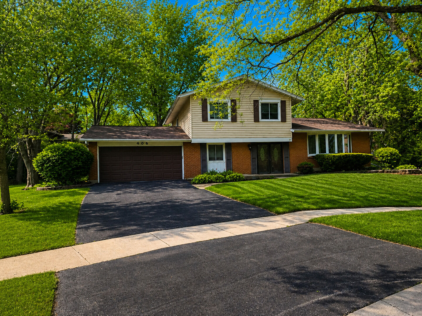 Property Photo:  406 Assembly Drive  IL 60440 