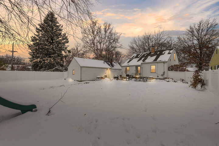 Property Photo: 1340 Lennington Circle NE IL 60901