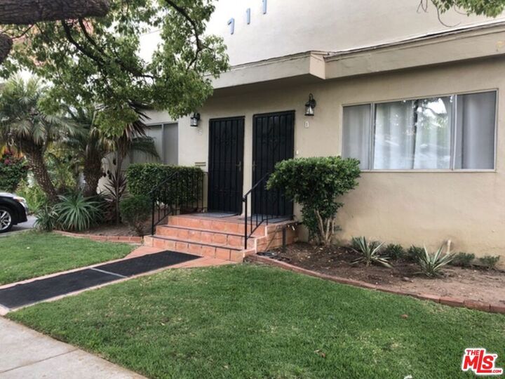 Property Photo:  711 Grant Street  CA 90405 