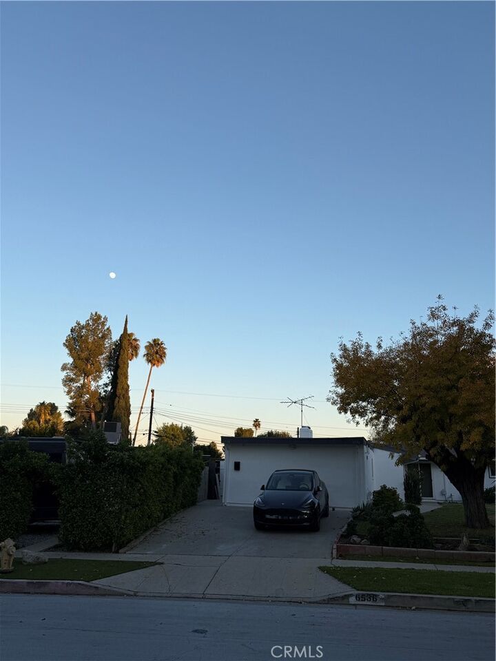 Property Photo: 6538 Kelvin Ave CA 91306