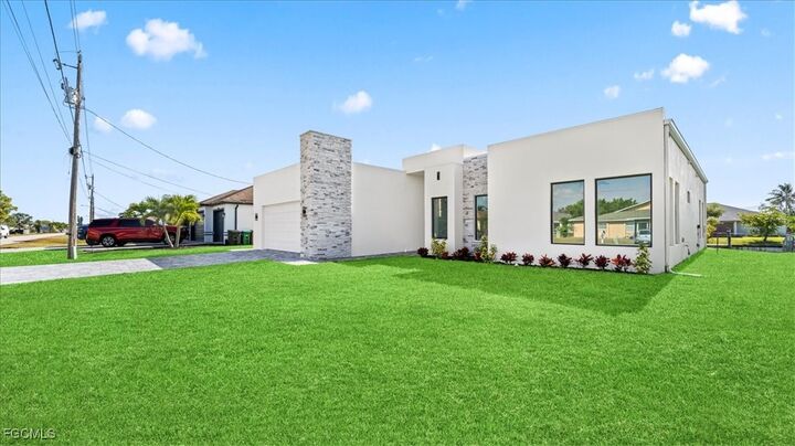 Property Photo: 526 SE 4th Street FL 33990