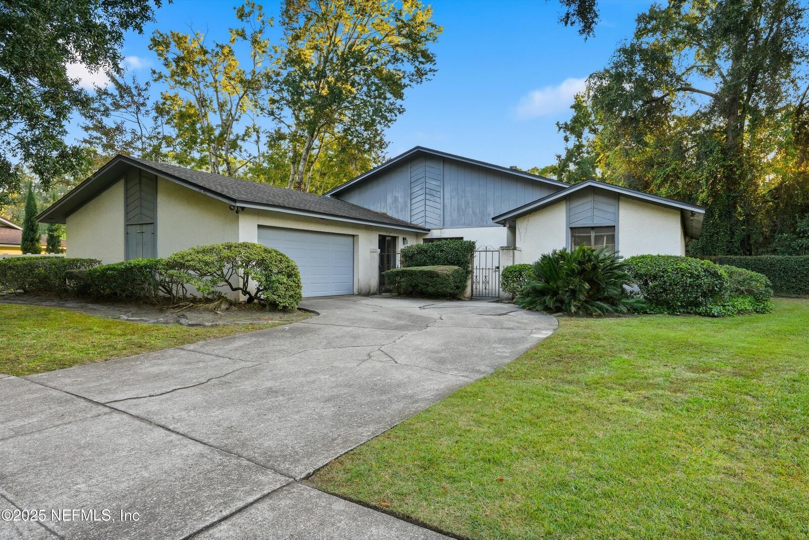 Property Photo: 10340 Nakema Drive W FL 32257