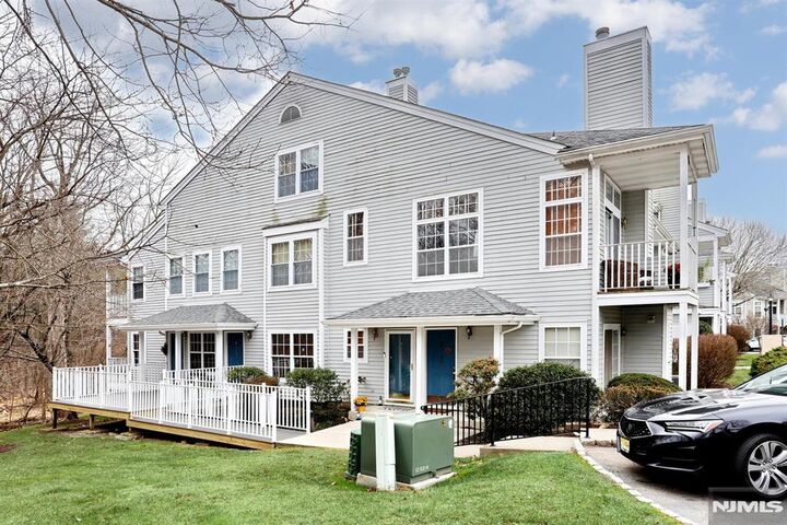 1141 Hyde Park Court  Mahwah NJ 07430 photo