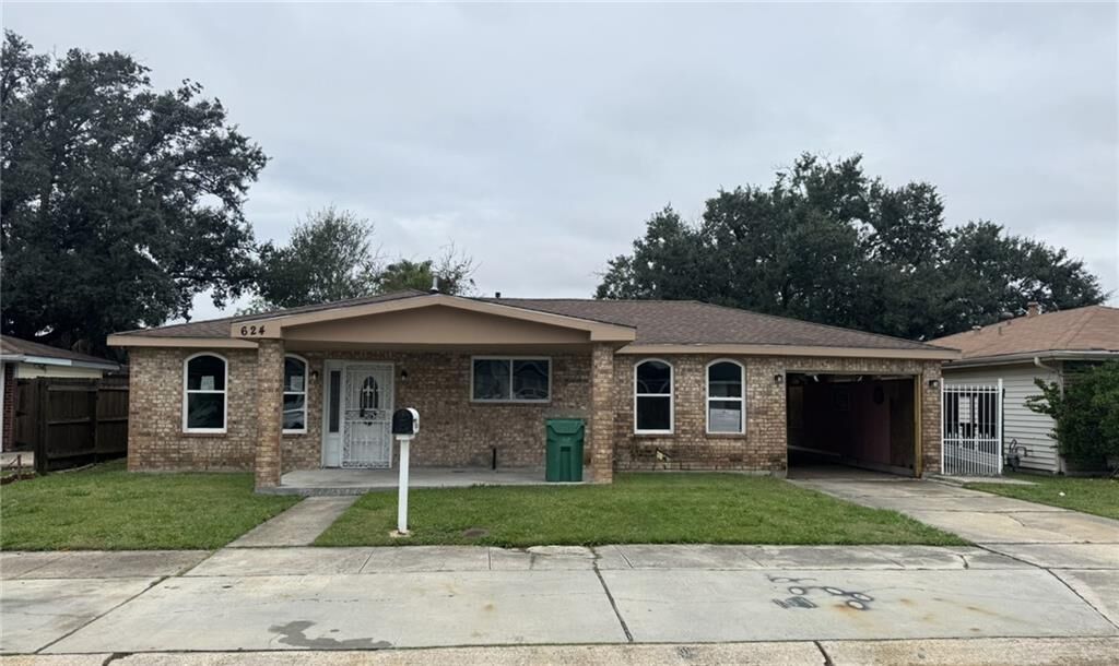 Property Photo:  624 Willowbrook Drive  LA 70056 