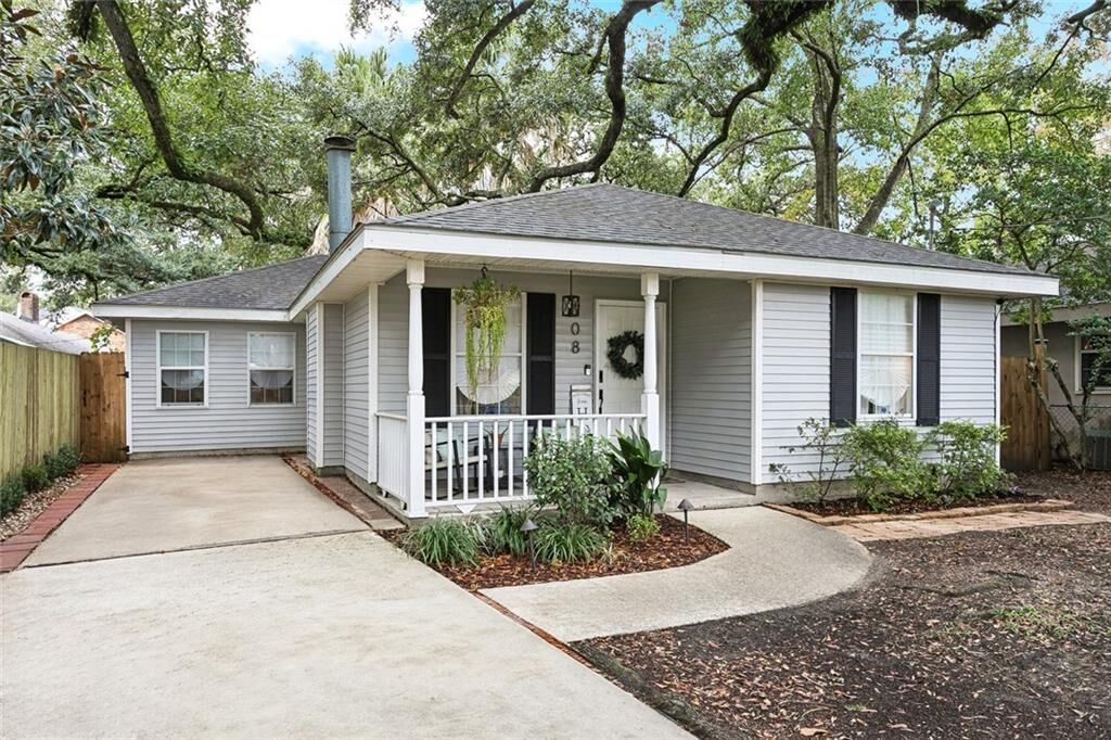Property Photo: 708 Resor Avenue LA 70123