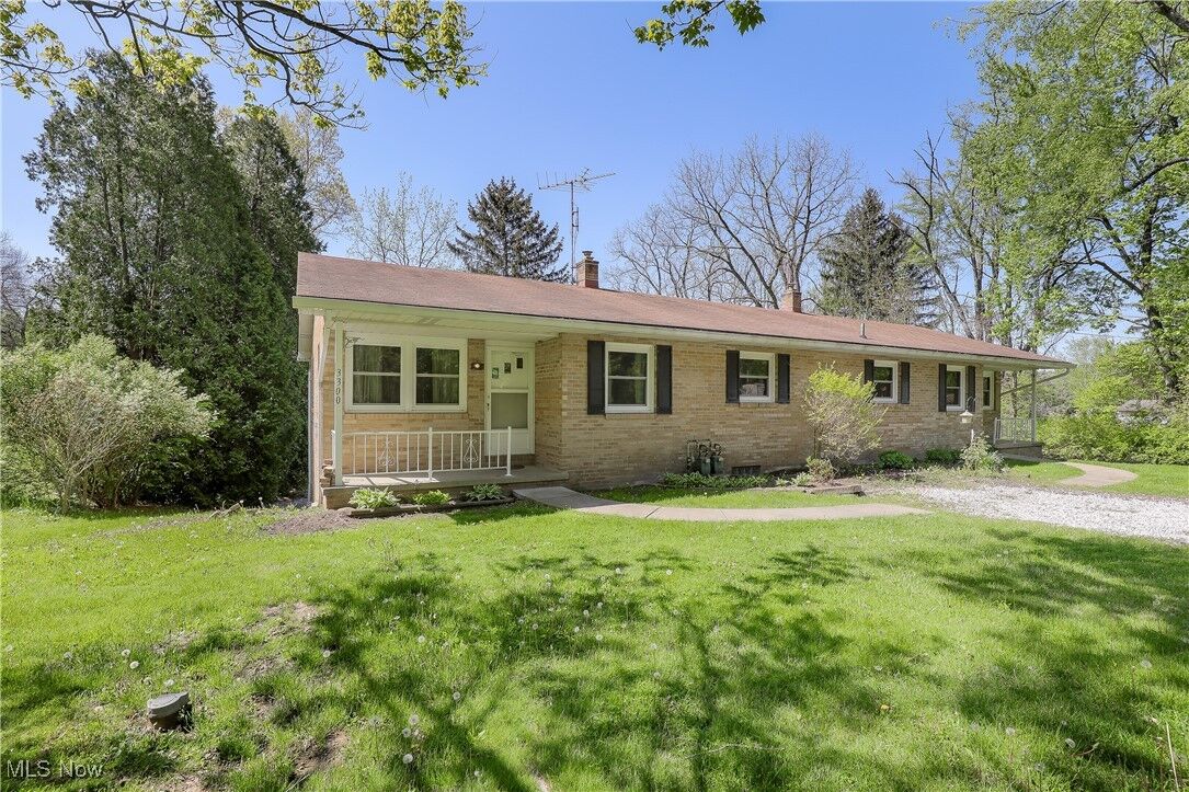 Property Photo: 3300 Twin Hills Street NW OH 44685