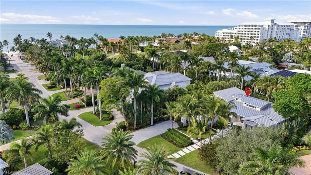 Property Photo:  185 North Lake Dr  FL 34102 