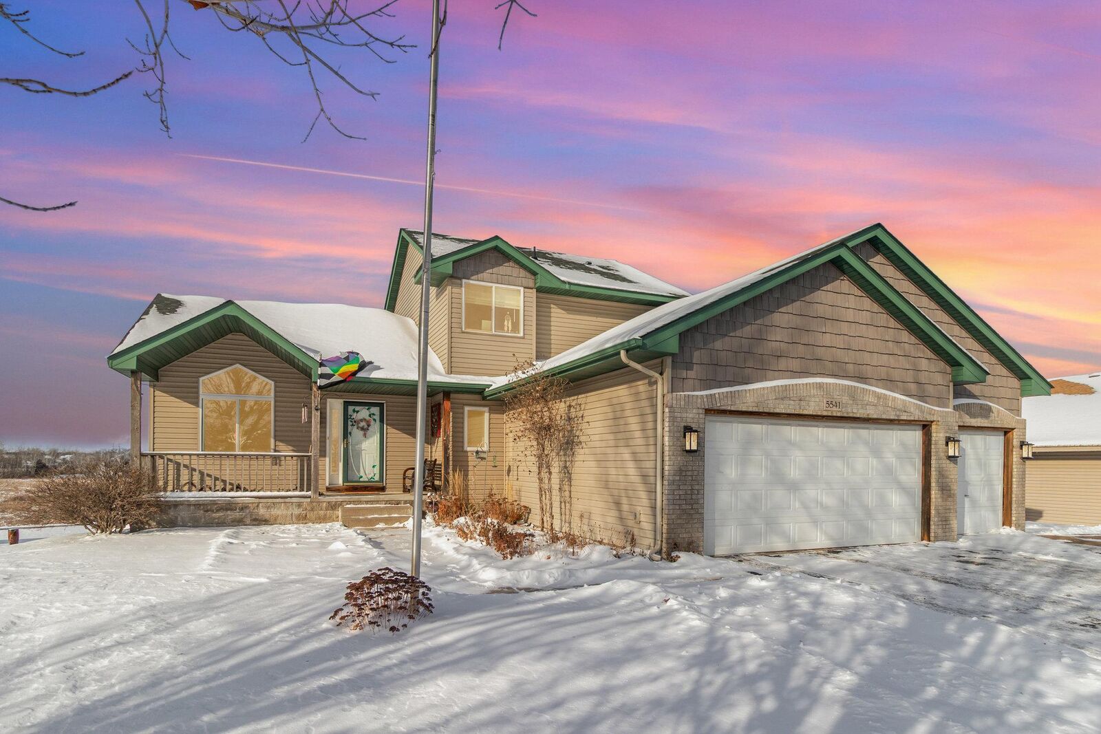Property Photo: 5541 Aberdeen Way MN 55309