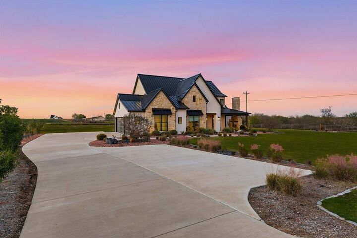 Property Photo:  122 Ozro Road  TX 76084 