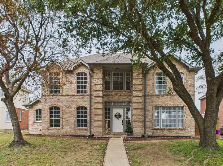 Property Photo: 821 Woodridge Drive TX 75115