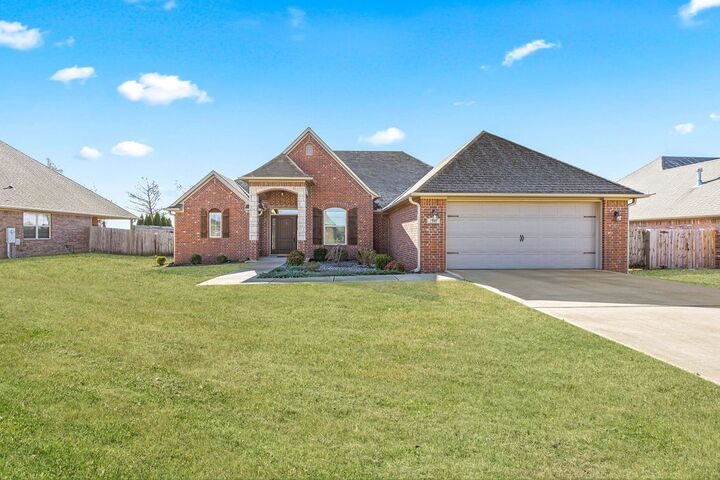 Property Photo: 3901 SW Flatrock Avenue AR 72713