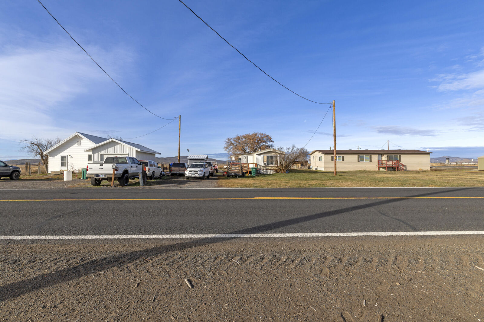 Property Photo: 8306 Homedale Road OR 97603