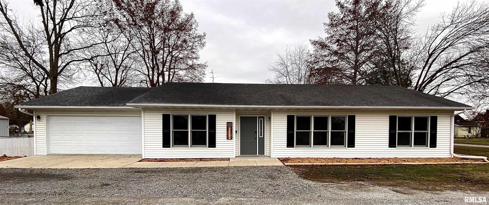 Property Photo:  210 N State Street  IL 62822 