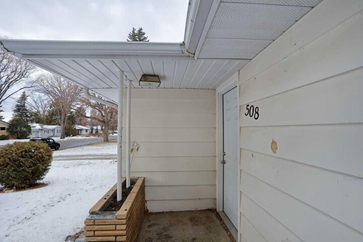 Property Photo:  508 2 Avenue W  AB T1R 0A9 