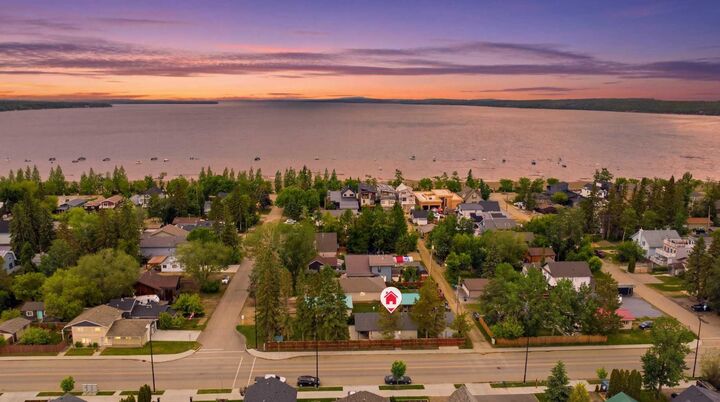 Property Photo:  5003 36 Street  AB T4S 1B2 