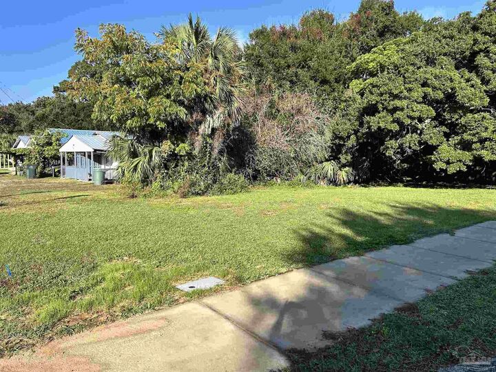 Property Photo: 2809 N Hayne St FL 32503