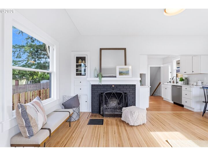 Property Photo:  1006 NE 72nd Ave  OR 97213 