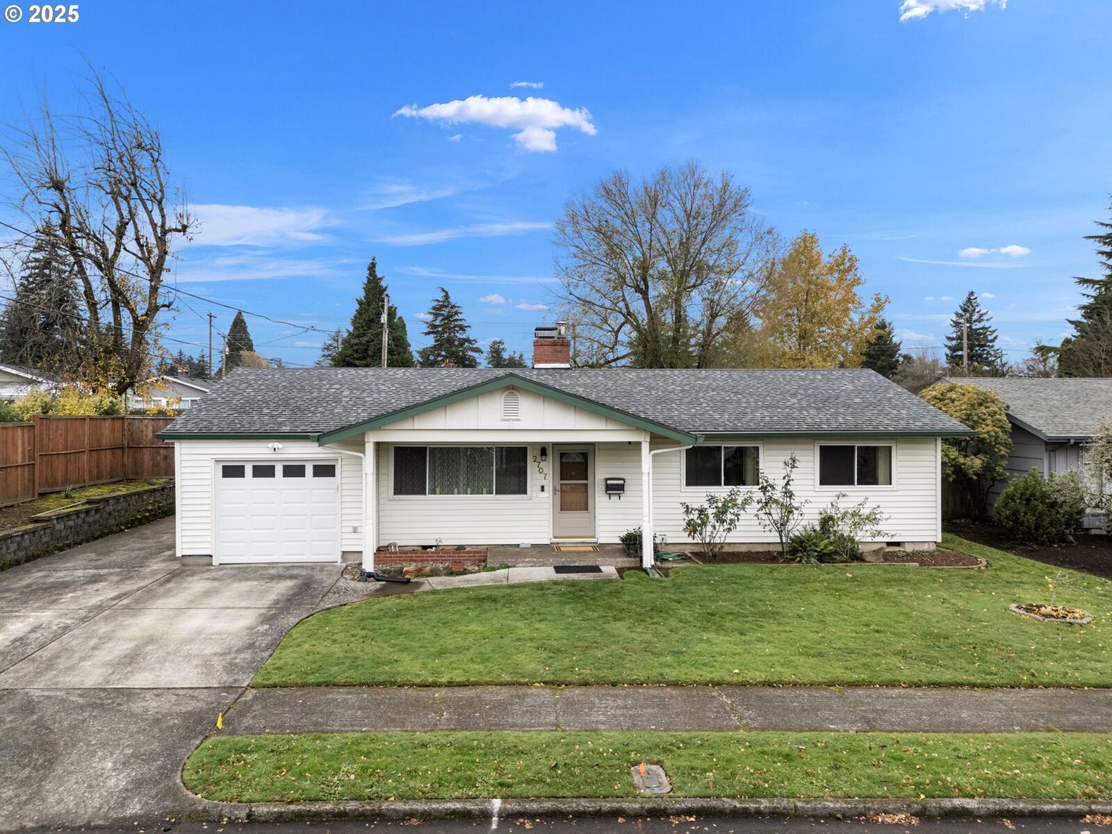 Property Photo: 2707 NE 123rd Ave OR 97230