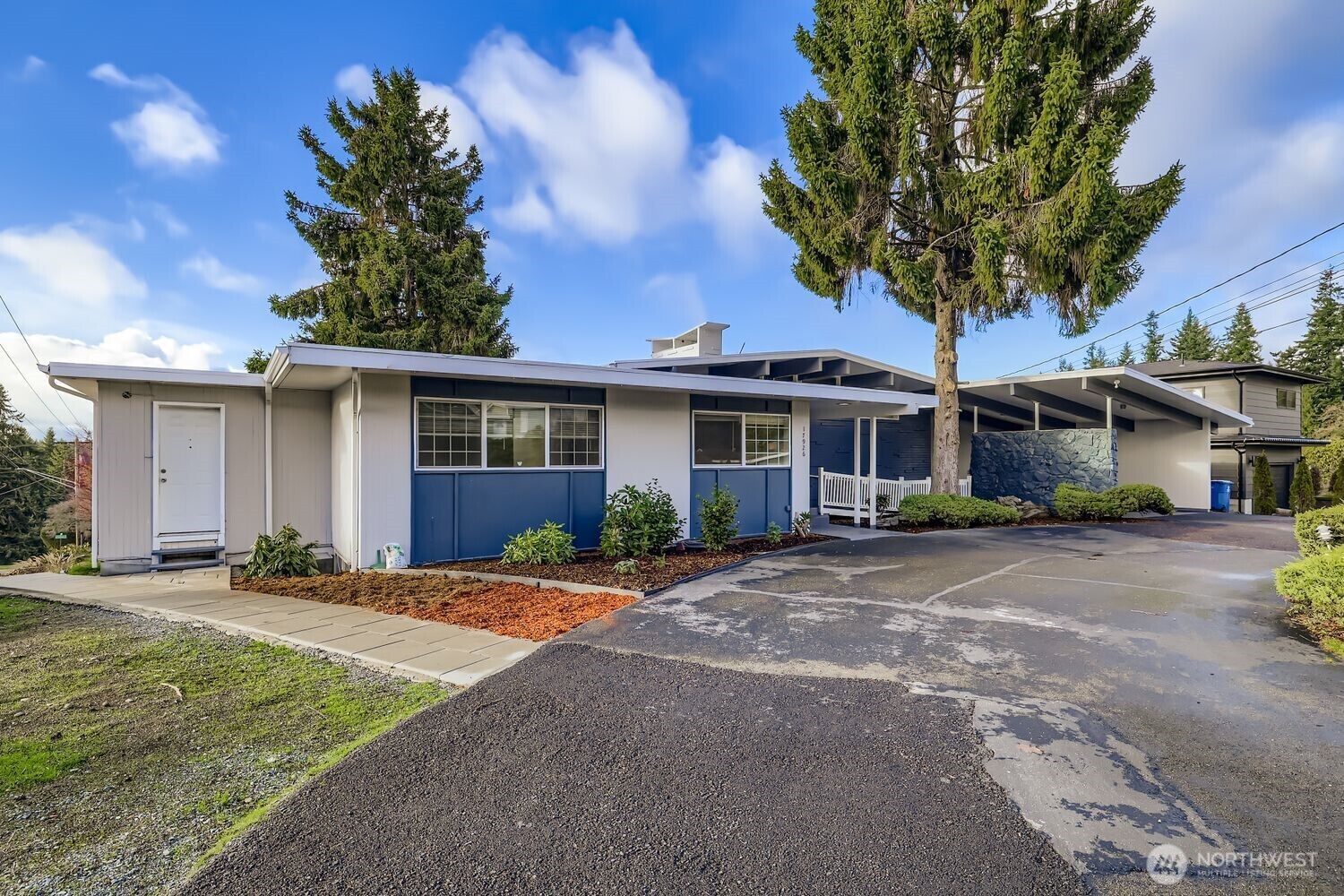 Property Photo: 17926 73rd Avenue W WA 98026