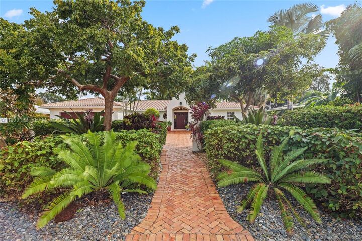 Property Photo: 608 Middle River Dr FL 33304