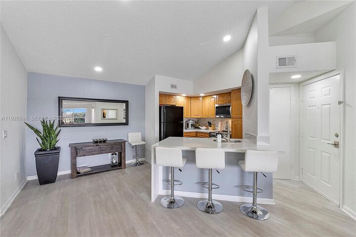 Property Photo:  12430 Vista Isles Dr 1327  FL 33325 