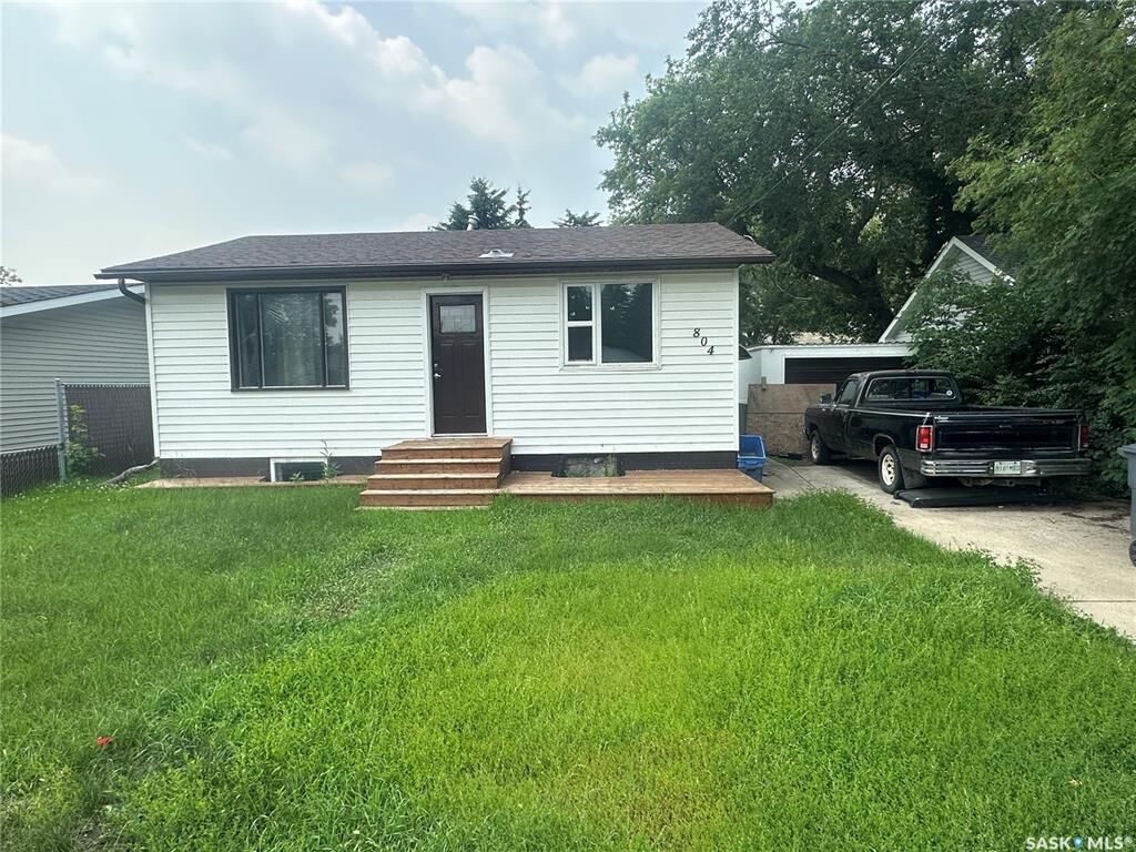 Property Photo: 804 5th Avenue SK S0K 3R0