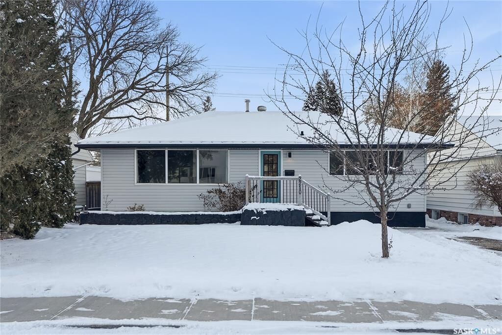 Property Photo: 2210 William Avenue SK S7J 1A6