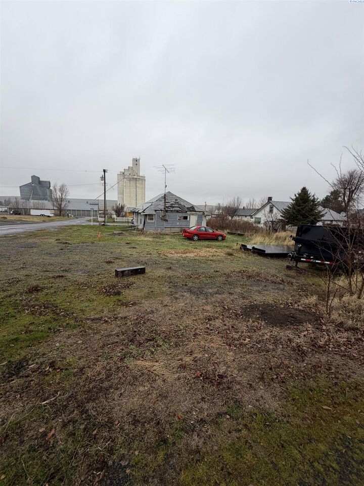 Property Photo: 511 S Crystal Ave WA 99143