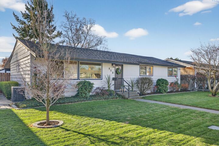Property Photo: 712 W Jan St WA 99302