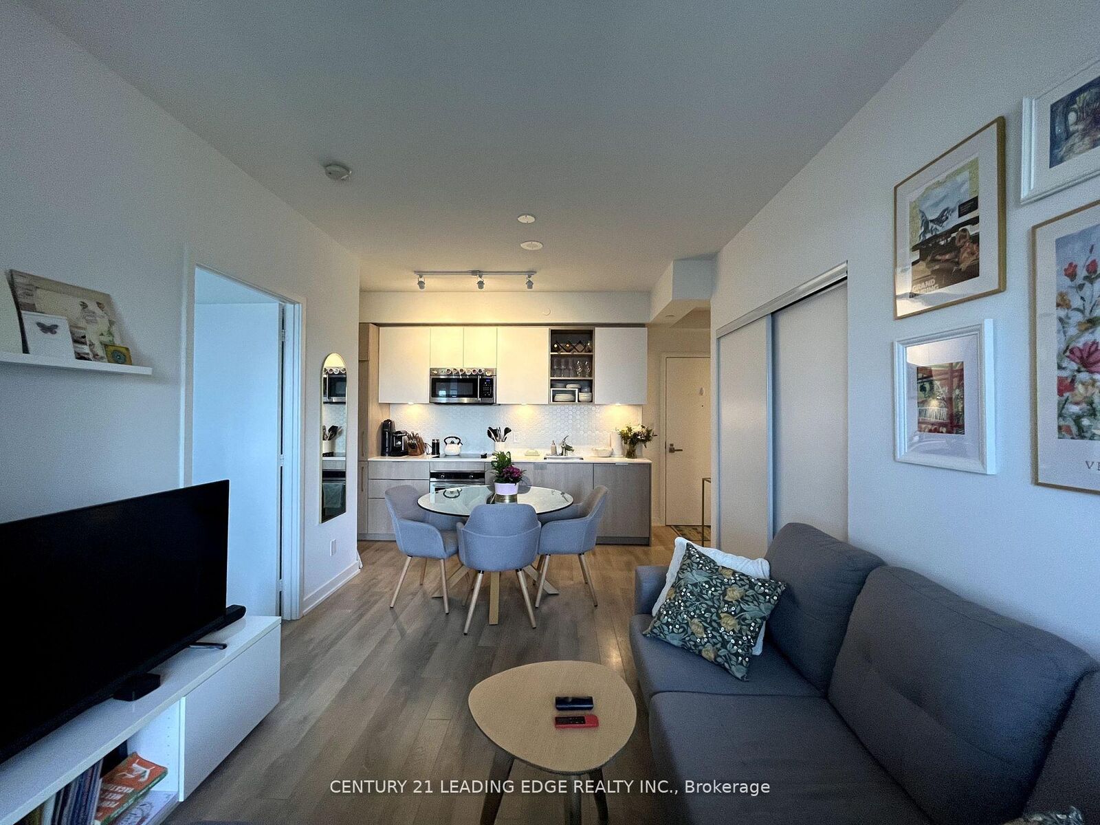 Photo de la propriété:  50 Ordnance Street 1912  ON M6K 0C9 