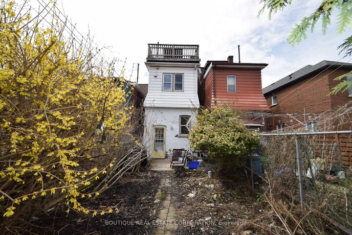 Property Photo: 257 Concord Avenue ON M6H 2P4