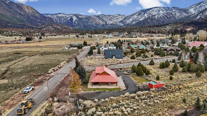 Property Photo: 842 E Main St UT 84781