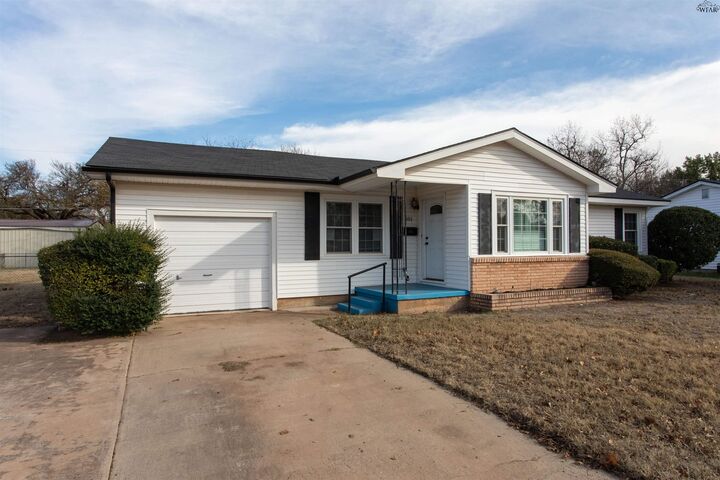 Property Photo:  301 S Holly Drive  TX 76354 