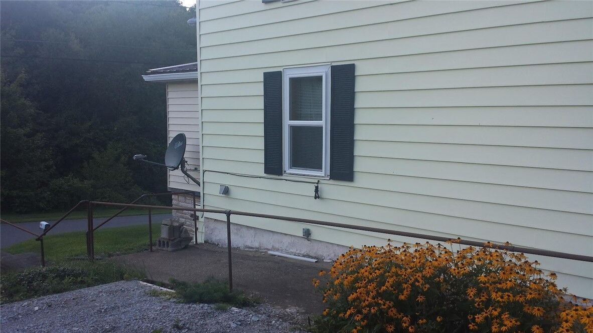 Property Photo:  470 Harrison St  PA 15728 