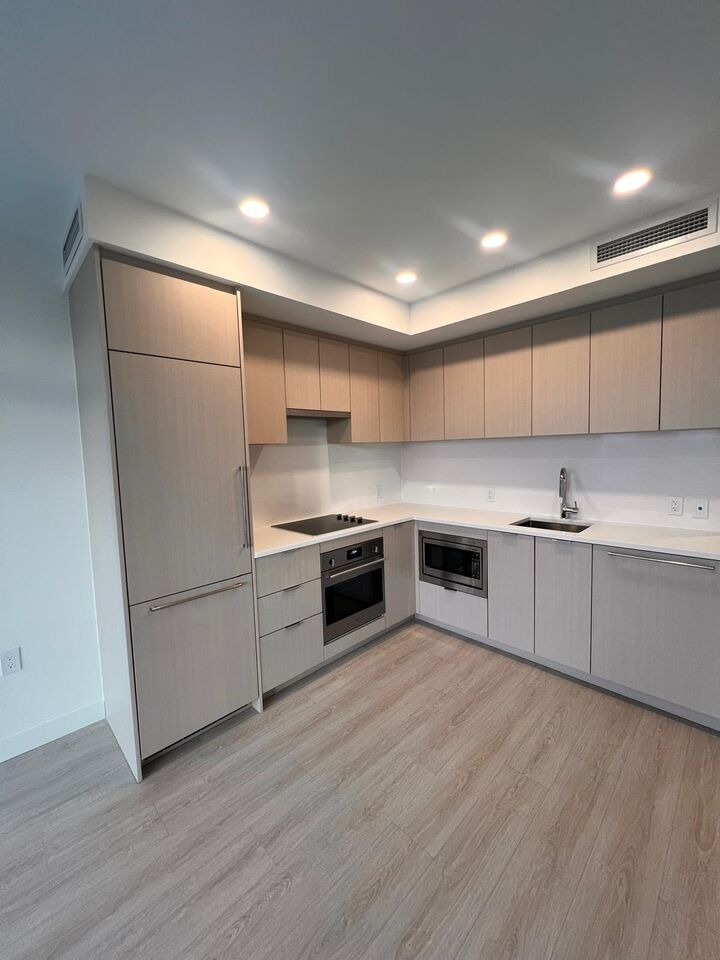 13675 107A Avenue 606 — photo 1