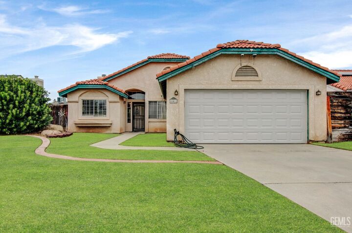 10012 Vanessa Avenue  Bakersfield CA 93312 photo