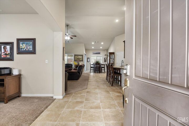 Property Photo: 5712 Biddeford Street CA 93313