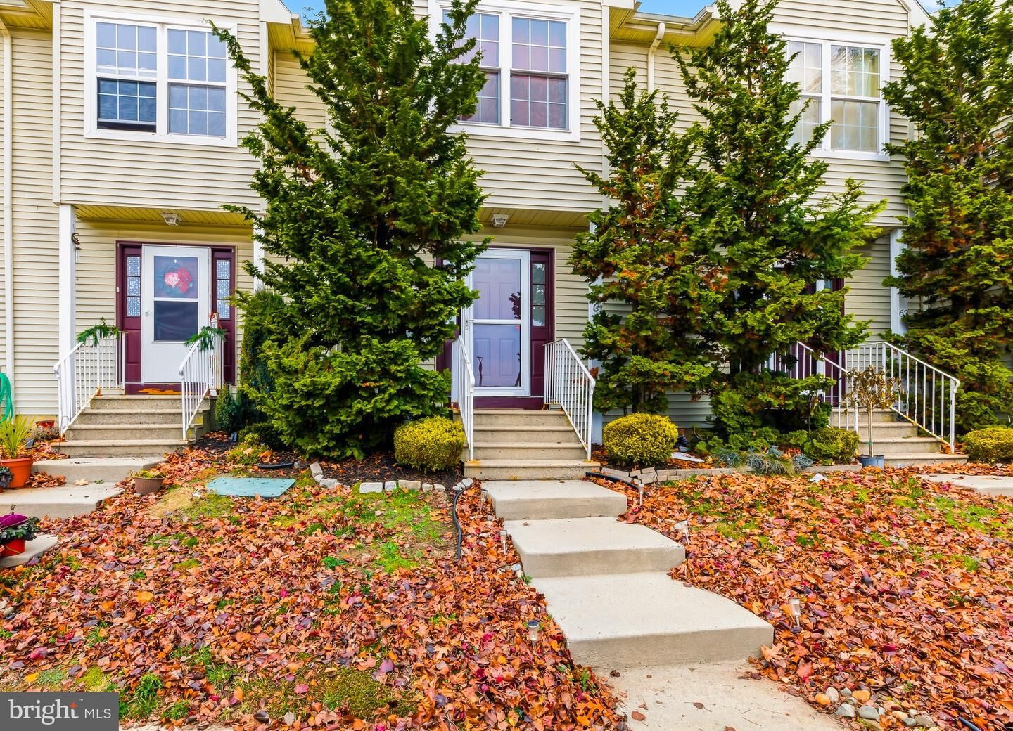 Property Photo:  64 Yellowwood Court  NJ 08028 