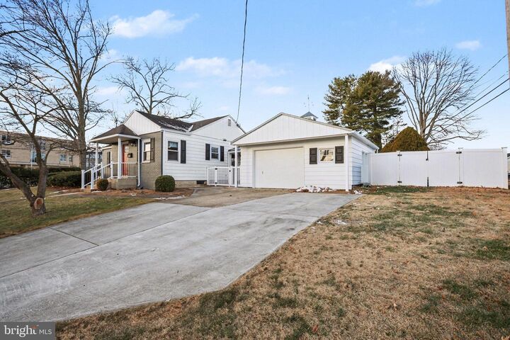 Property Photo:  1402 Warwick Road  PA 17011 