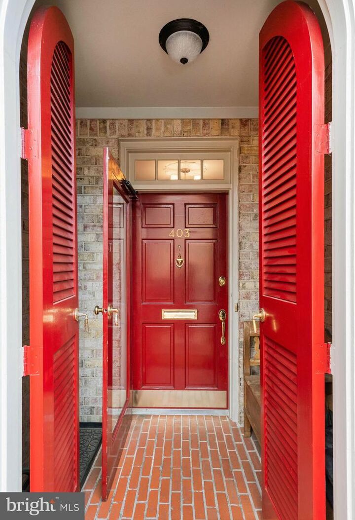 Property Photo:  403 N Fairfax Street  VA 22314 