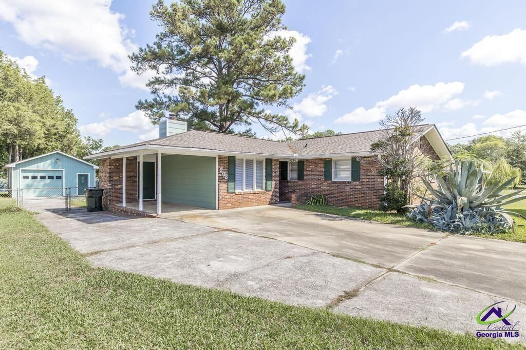 Property Photo:  203 Todd  GA 31088 